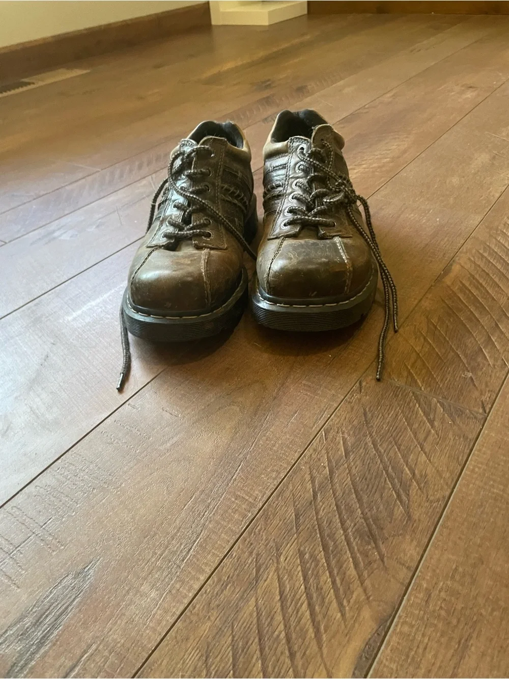 Dr. Martens Men's Brown Leather Lace-Up Derby Shoes